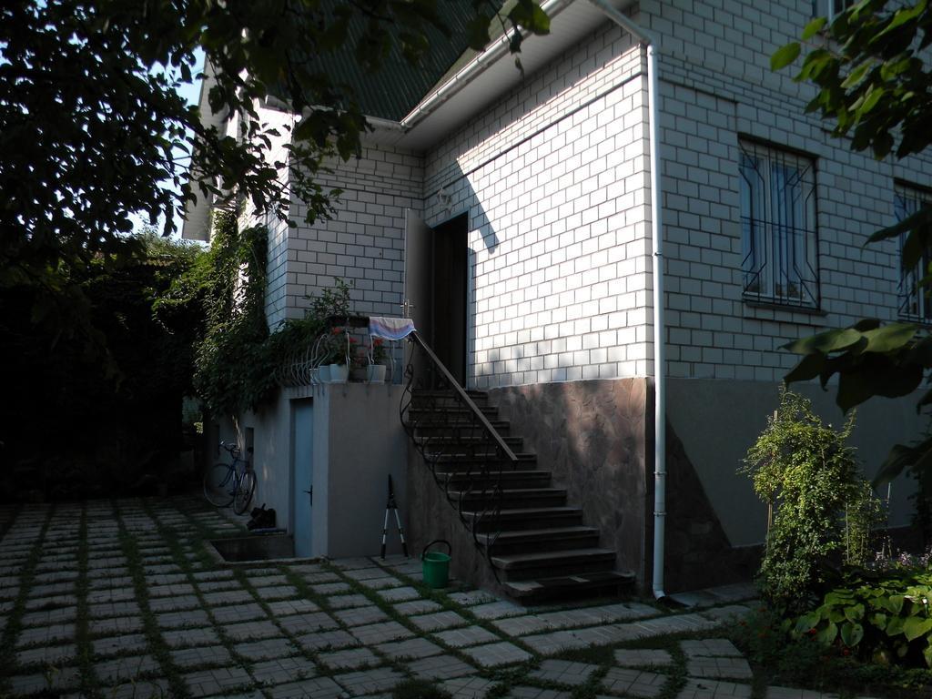 Guest House Dacha Kiev Bagian luar foto